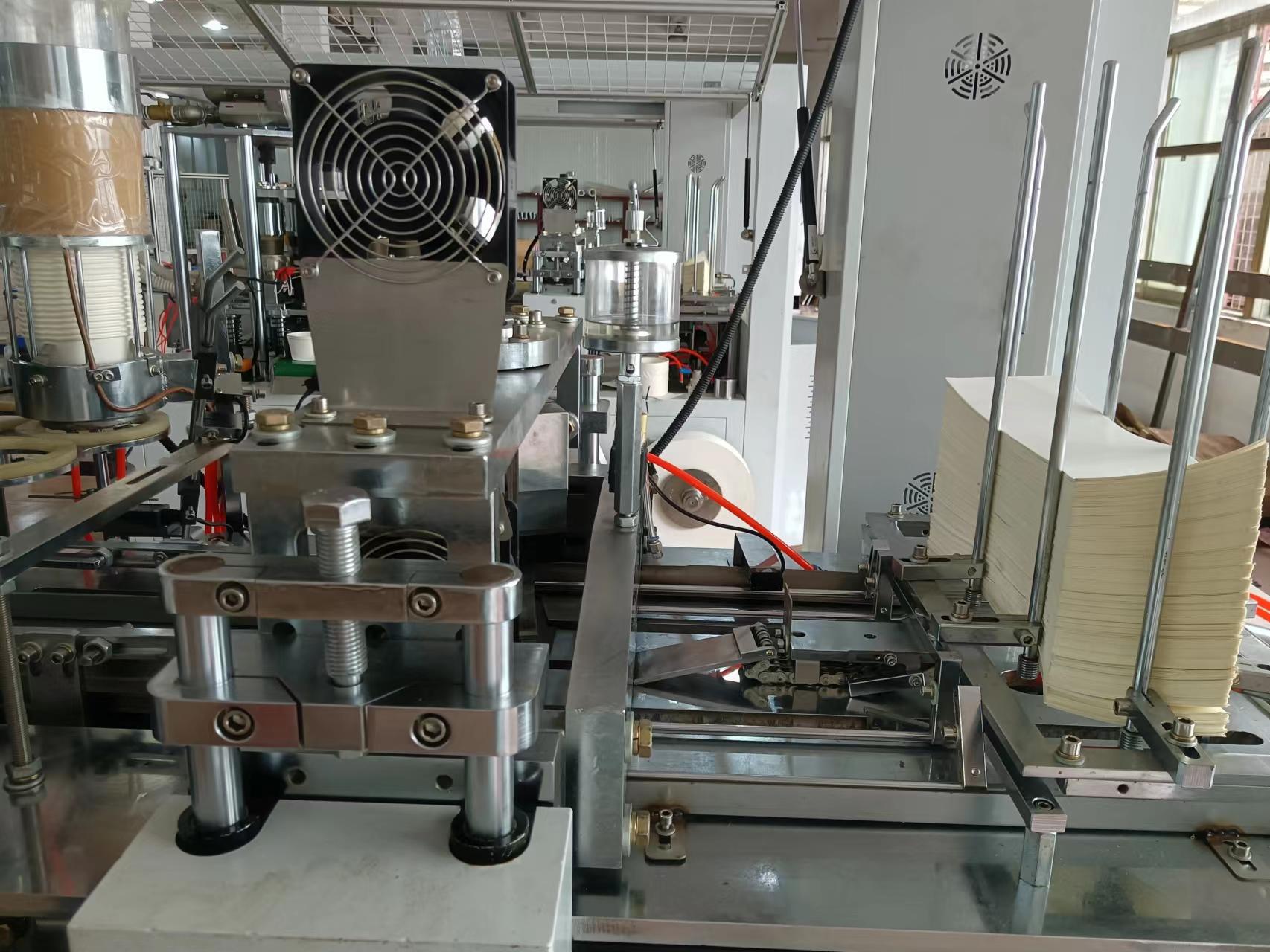 HXKS-120 Inteligentna szybka maszyna do miski papierowej_1 (3)